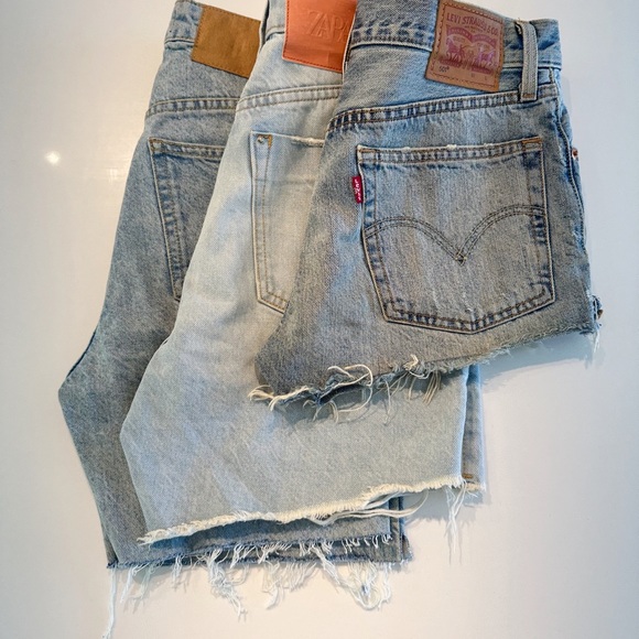 Mid rise Levi shorts - Picture 3 of 3